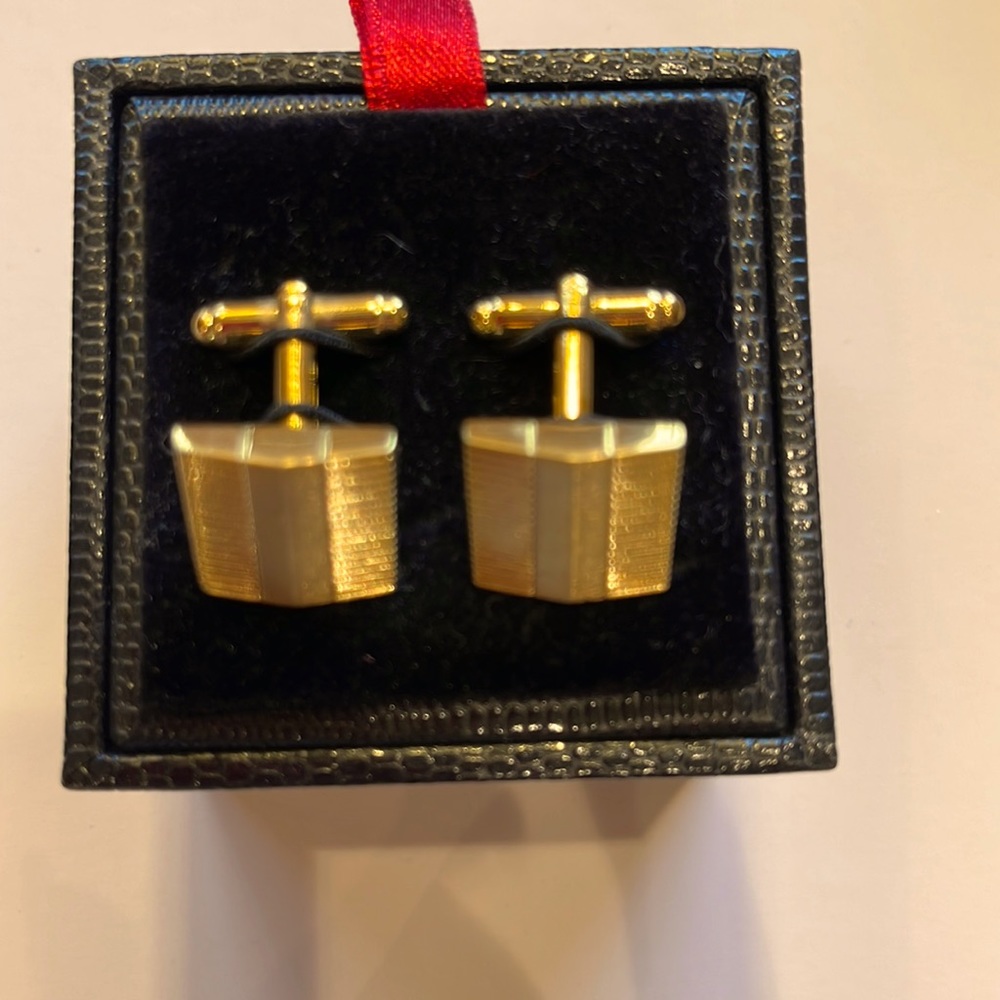Walter And Duncan Gold Cuff Links - image 1